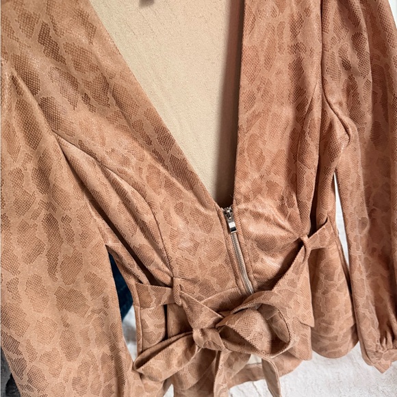 Privy Cream Textured Jacket - Picture 7 of 7